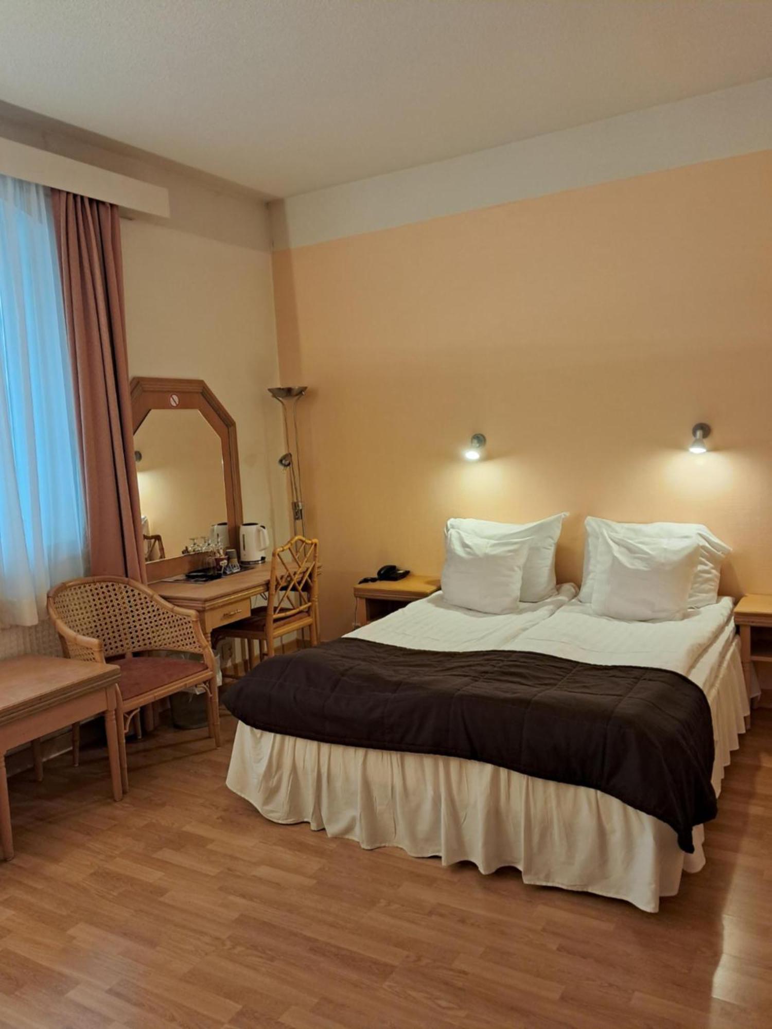 Hiisi Hotel Turku Seaport Esterno foto