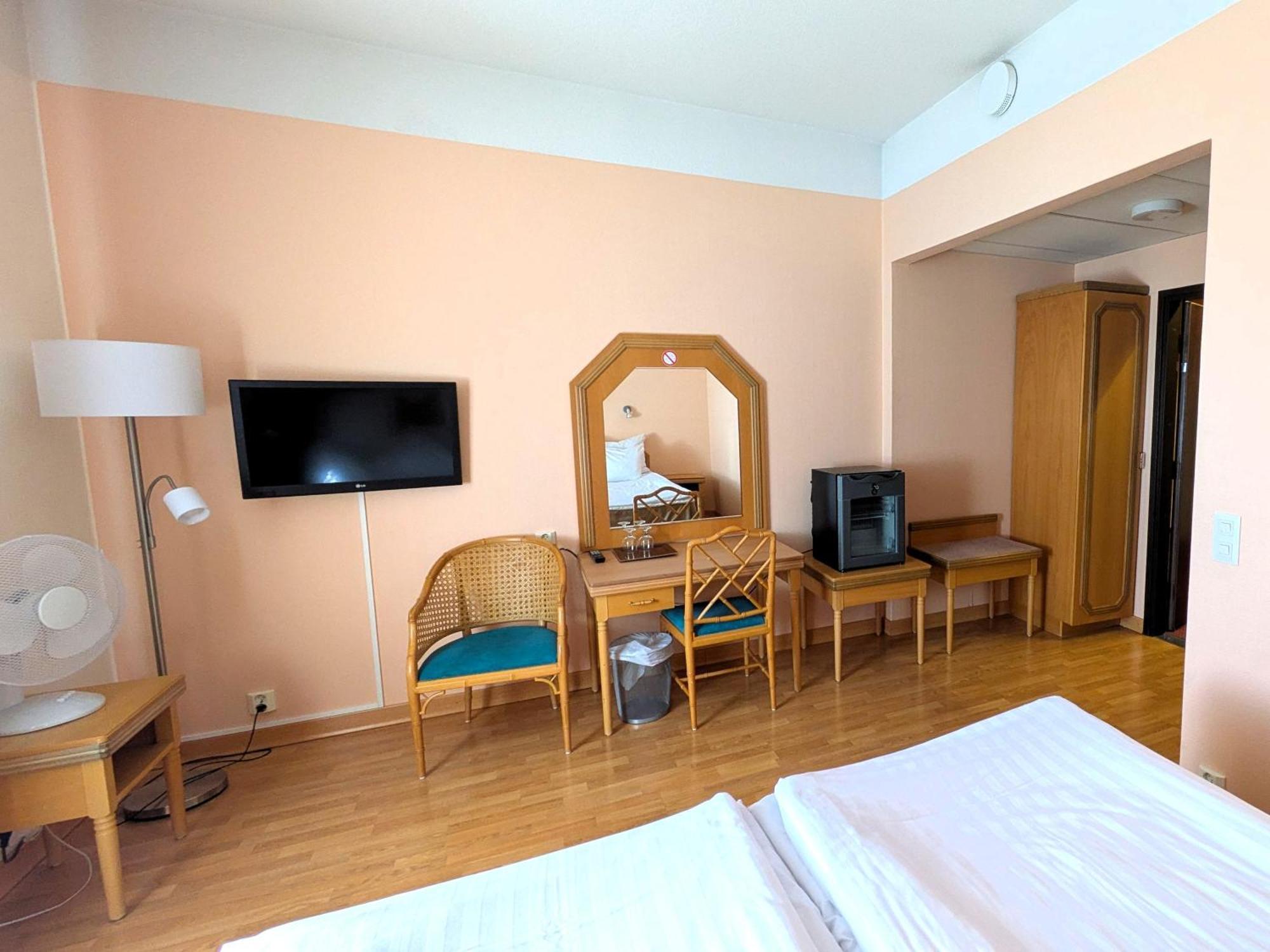 Hiisi Hotel Turku Seaport Esterno foto